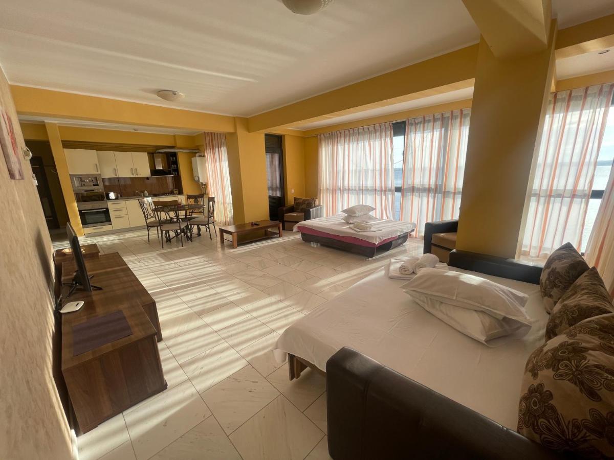 Sophia Lake View Suite Mamaia Exteriör bild
