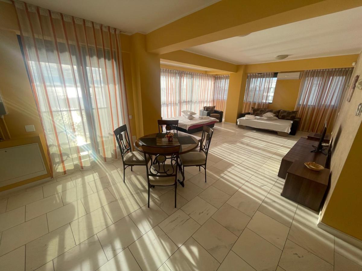 Sophia Lake View Suite Mamaia Exteriör bild
