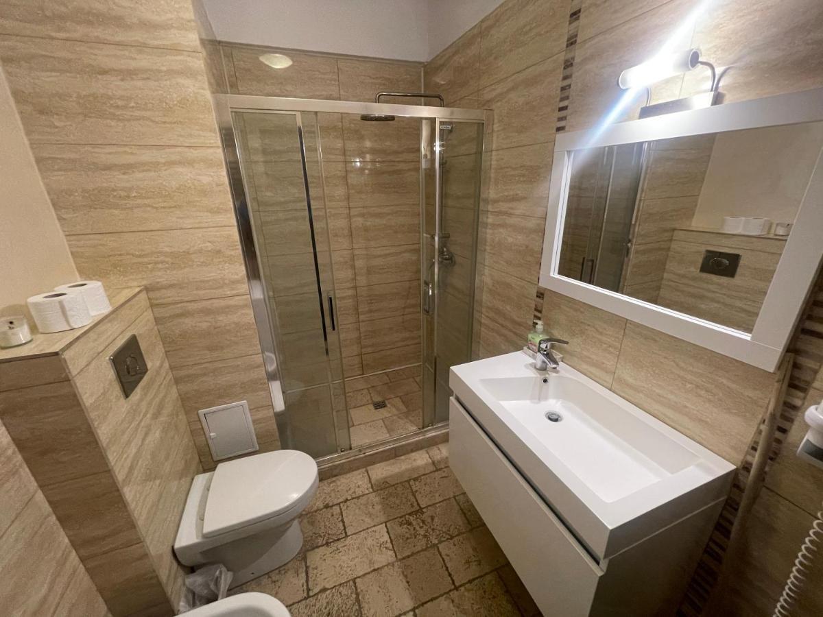 Sophia Lake View Suite Mamaia Exteriör bild