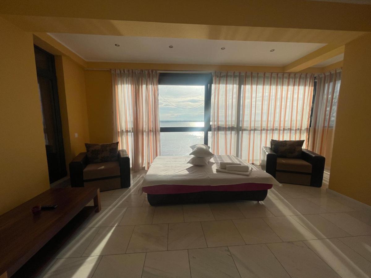 Sophia Lake View Suite Mamaia Exteriör bild