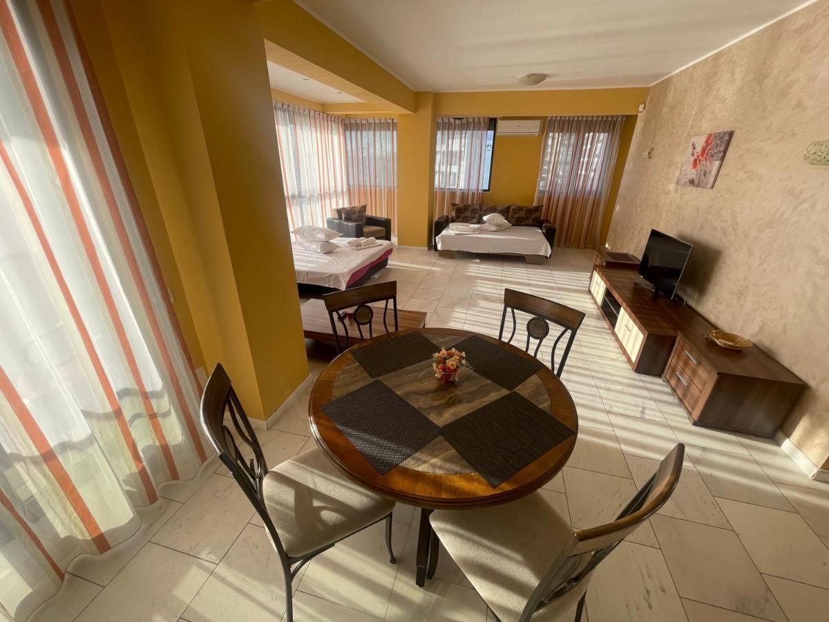 Sophia Lake View Suite Mamaia Exteriör bild