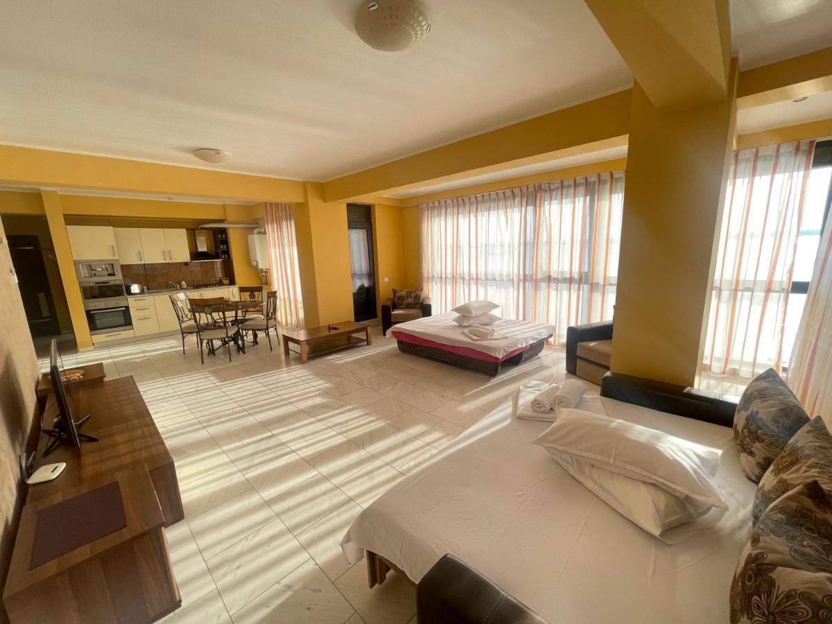 Sophia Lake View Suite Mamaia Exteriör bild