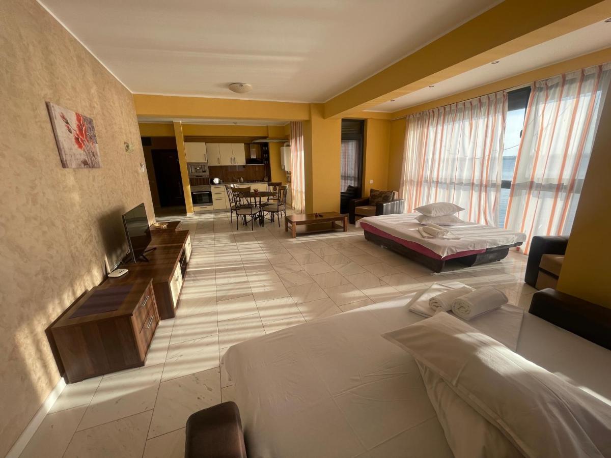 Sophia Lake View Suite Mamaia Exteriör bild
