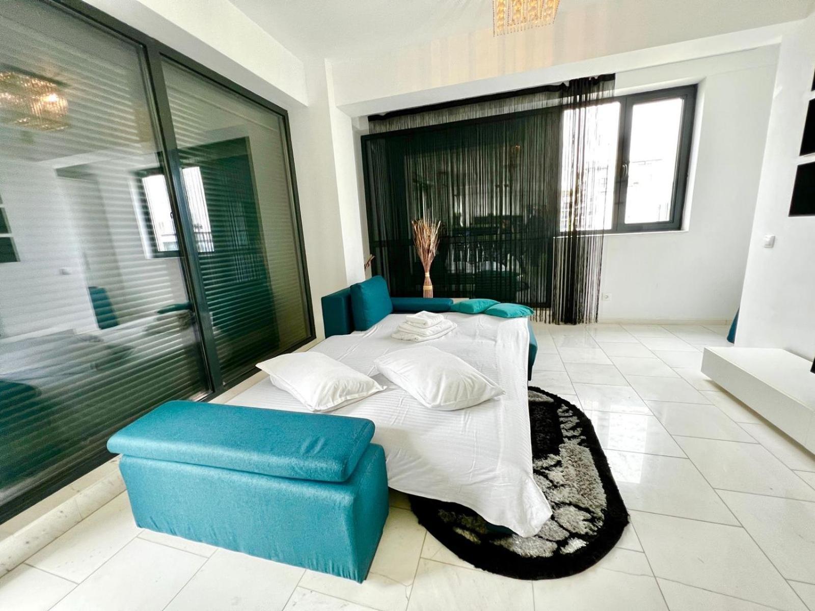 Sophia Lake View Suite Mamaia Exteriör bild