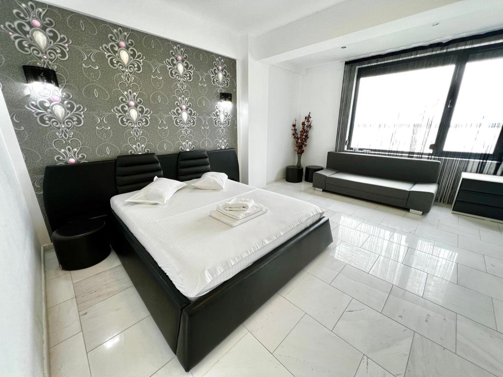 Sophia Lake View Suite Mamaia Exteriör bild