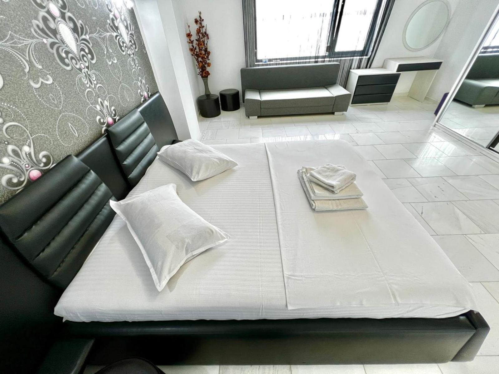 Sophia Lake View Suite Mamaia Exteriör bild