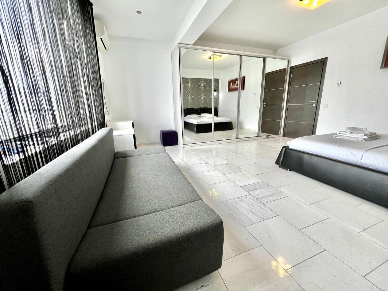Sophia Lake View Suite Mamaia Exteriör bild