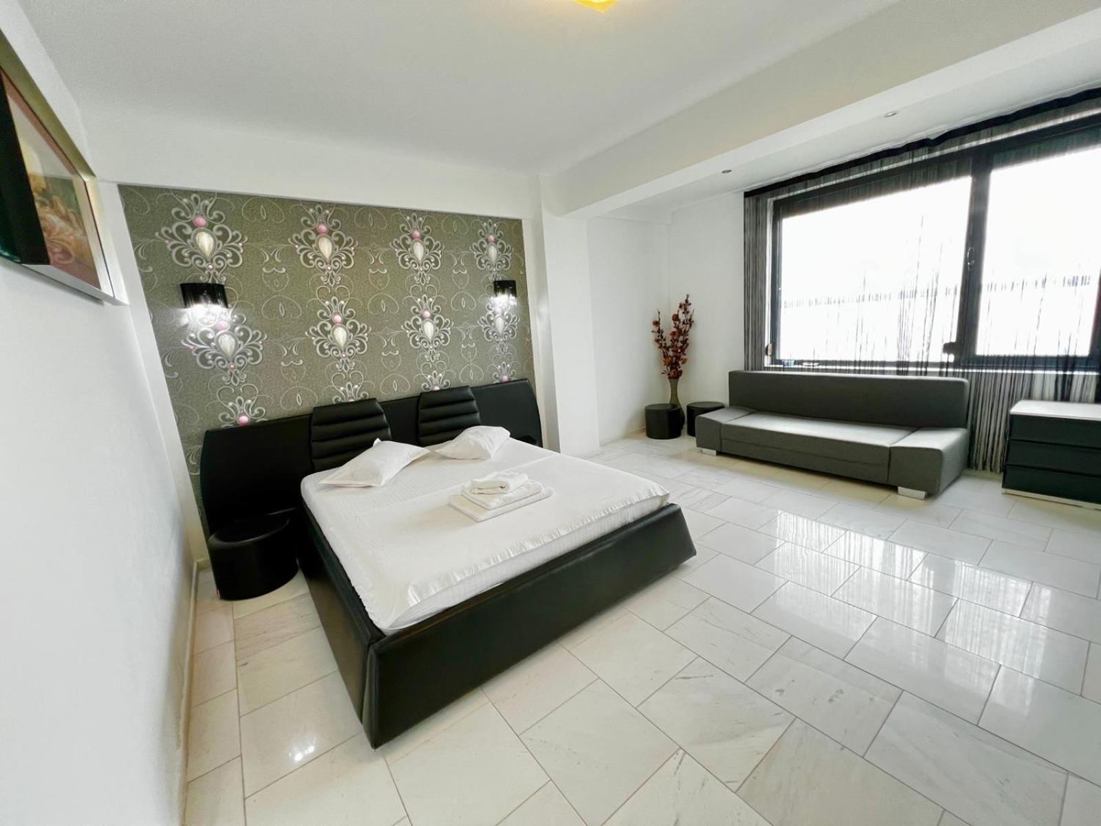 Sophia Lake View Suite Mamaia Exteriör bild