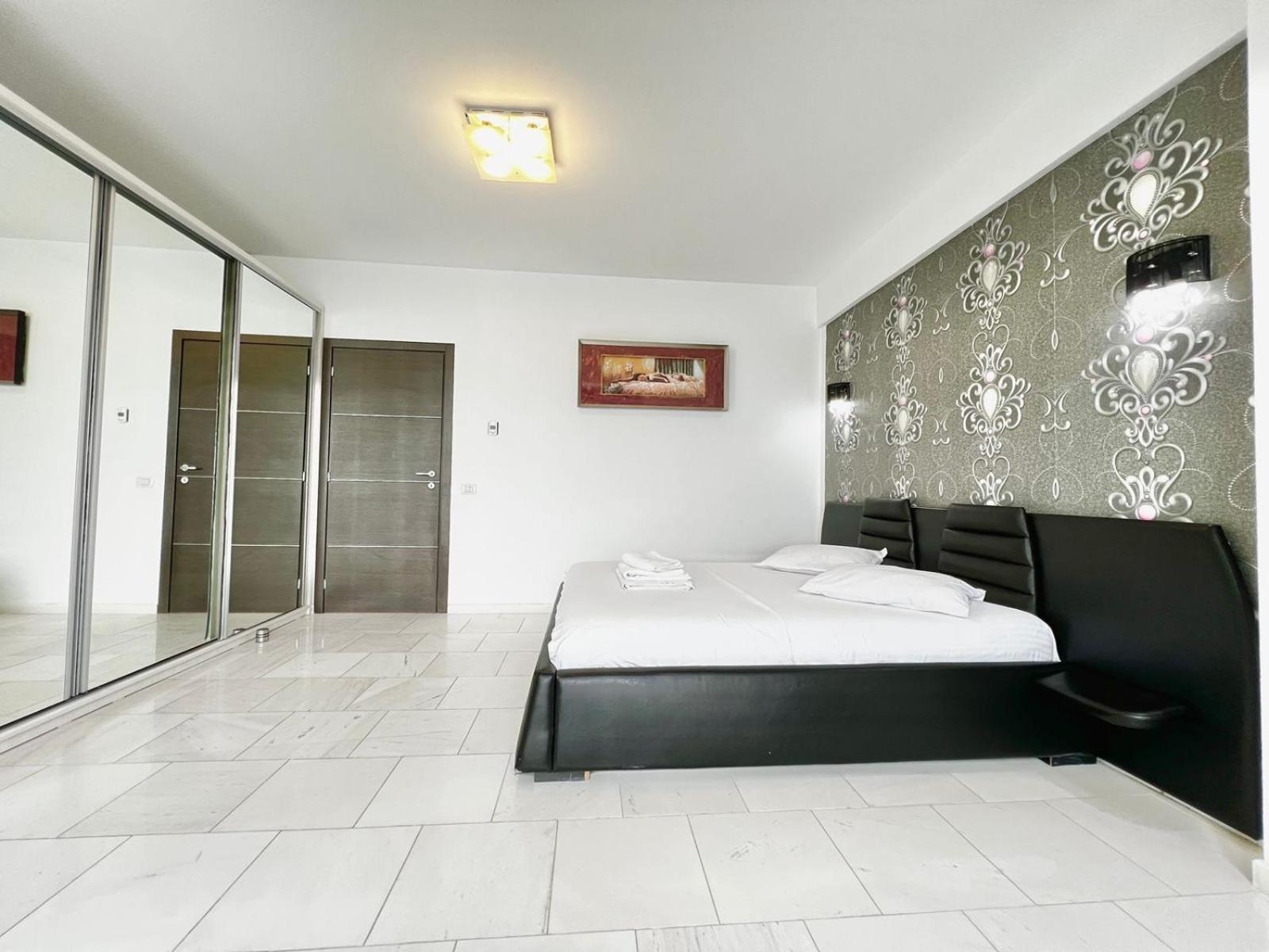 Sophia Lake View Suite Mamaia Exteriör bild