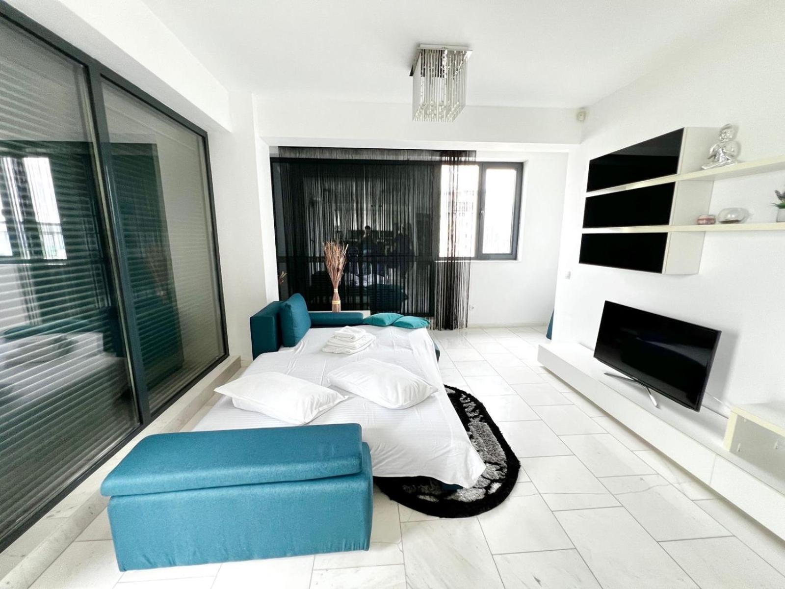 Sophia Lake View Suite Mamaia Exteriör bild