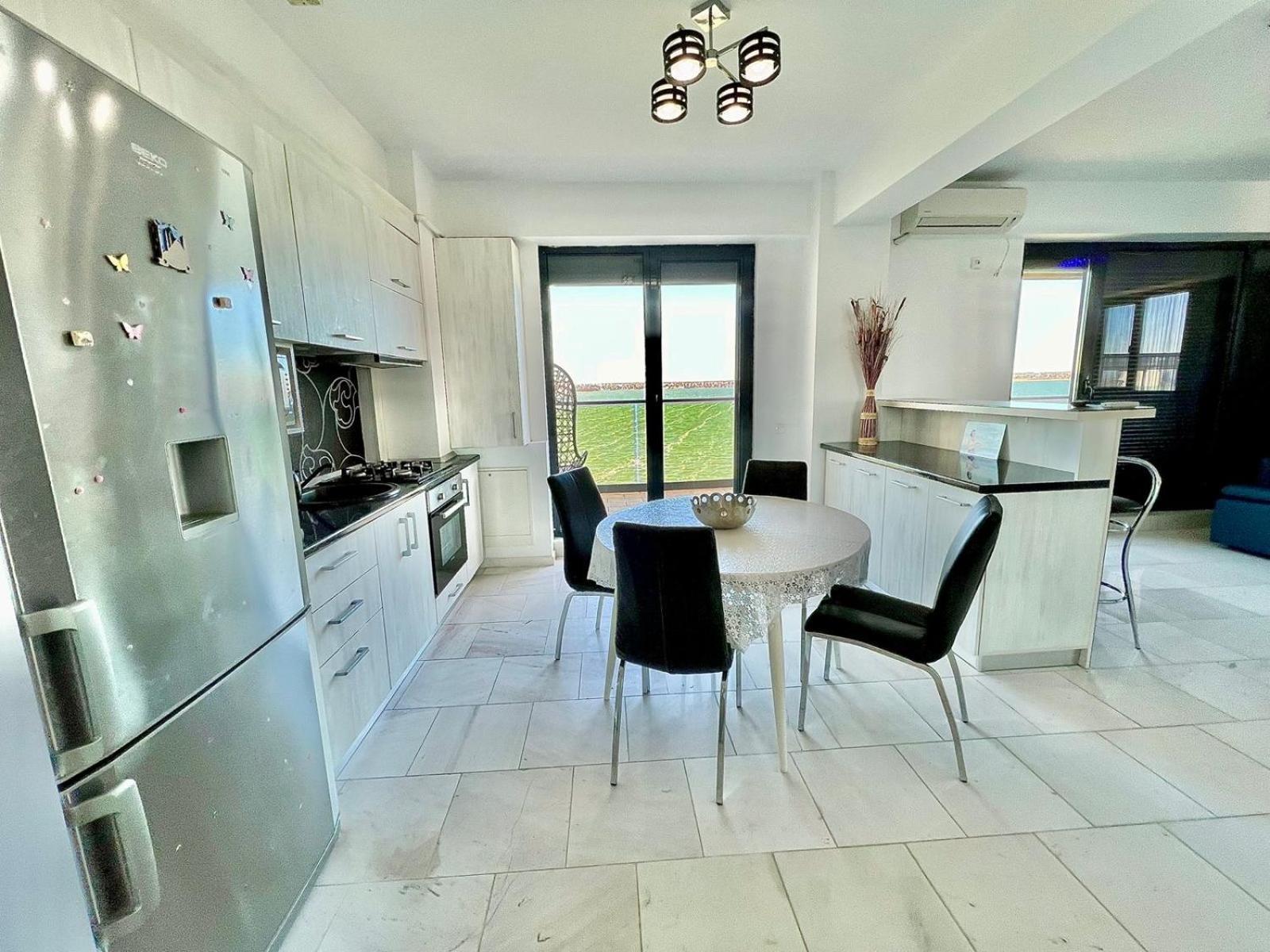 Sophia Lake View Suite Mamaia Exteriör bild
