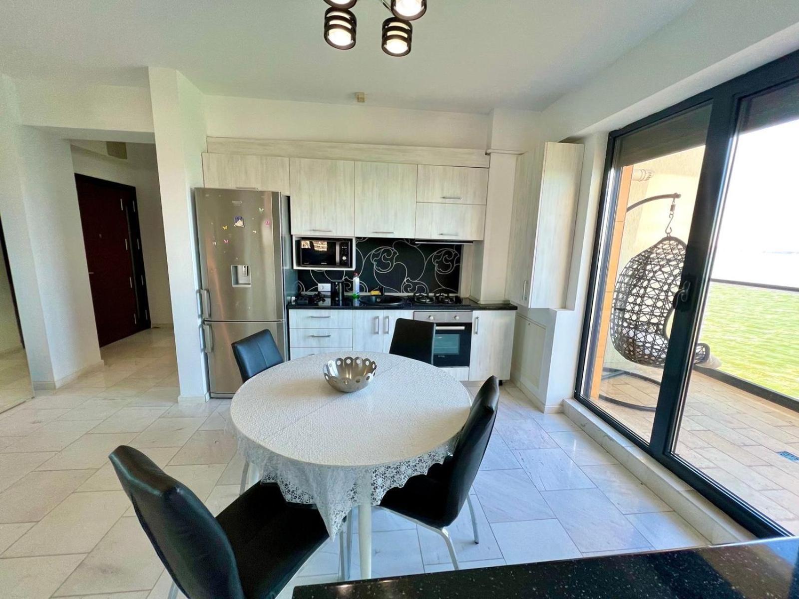 Sophia Lake View Suite Mamaia Exteriör bild