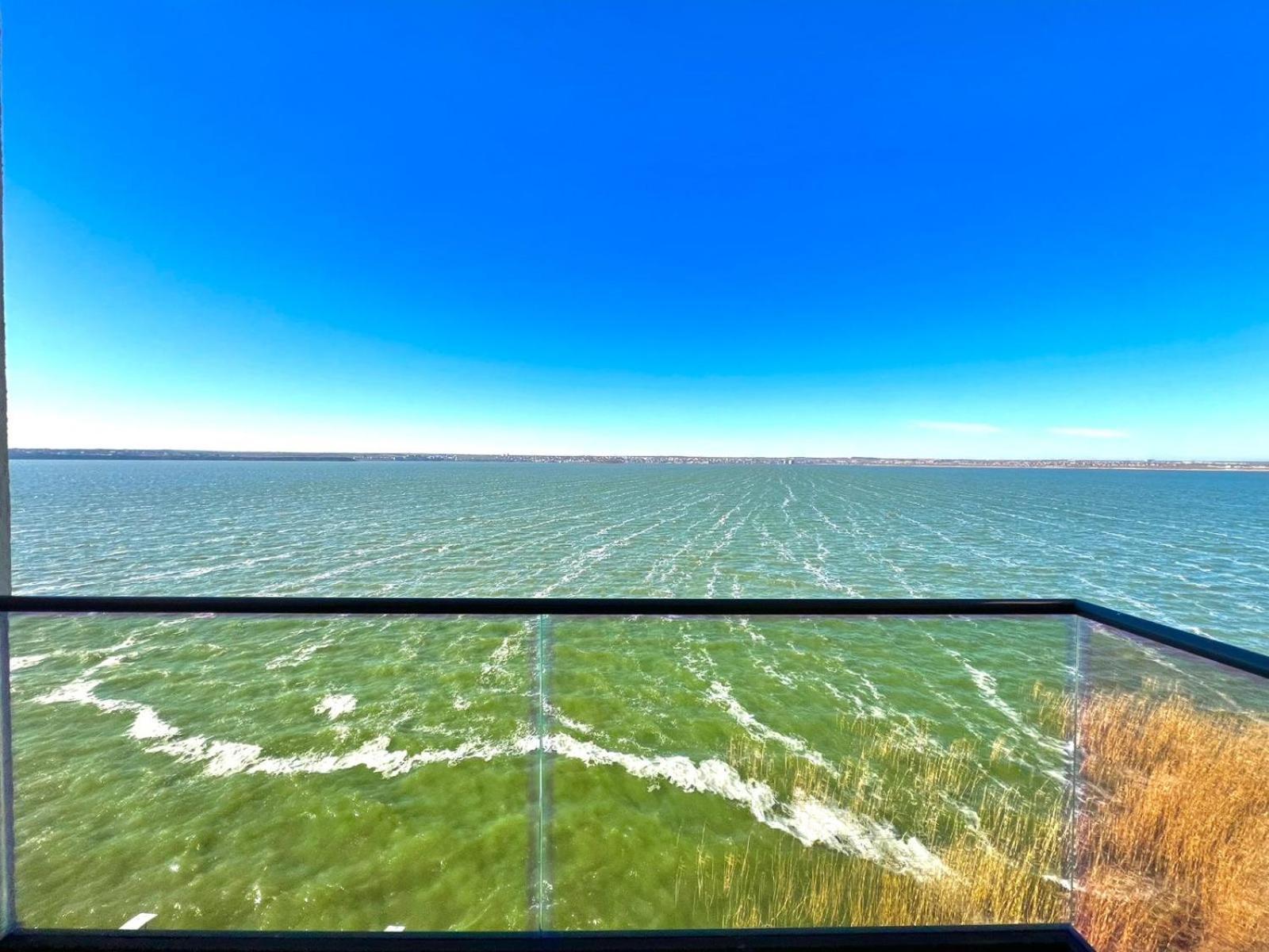 Sophia Lake View Suite Mamaia Exteriör bild