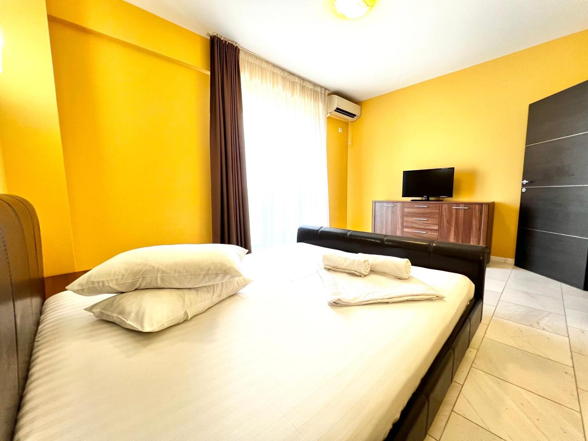 Sophia Lake View Suite Mamaia Exteriör bild