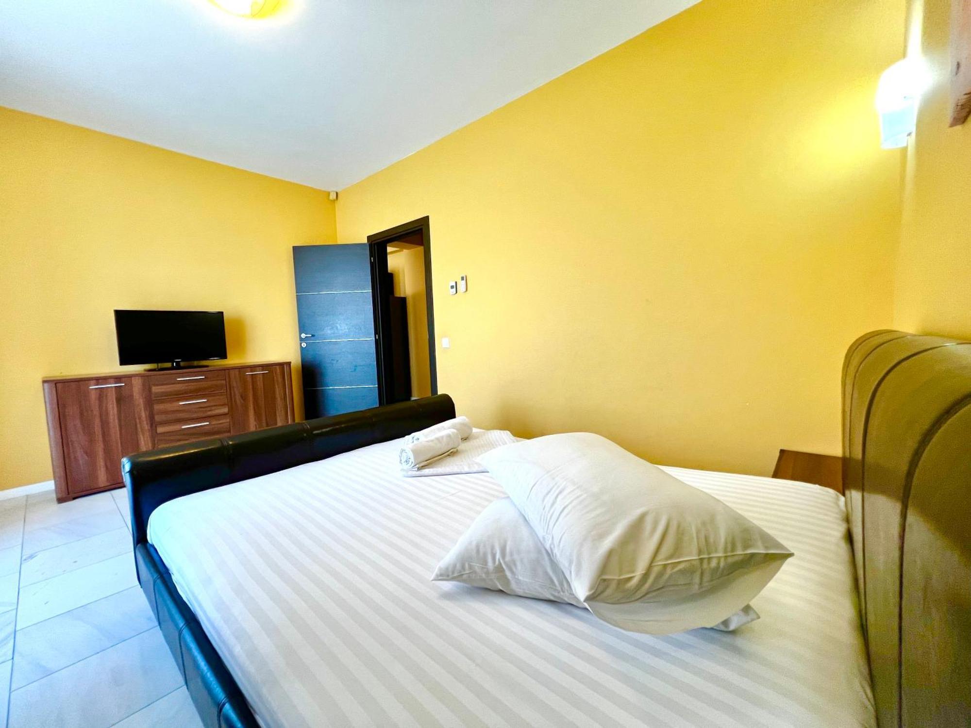 Sophia Lake View Suite Mamaia Exteriör bild