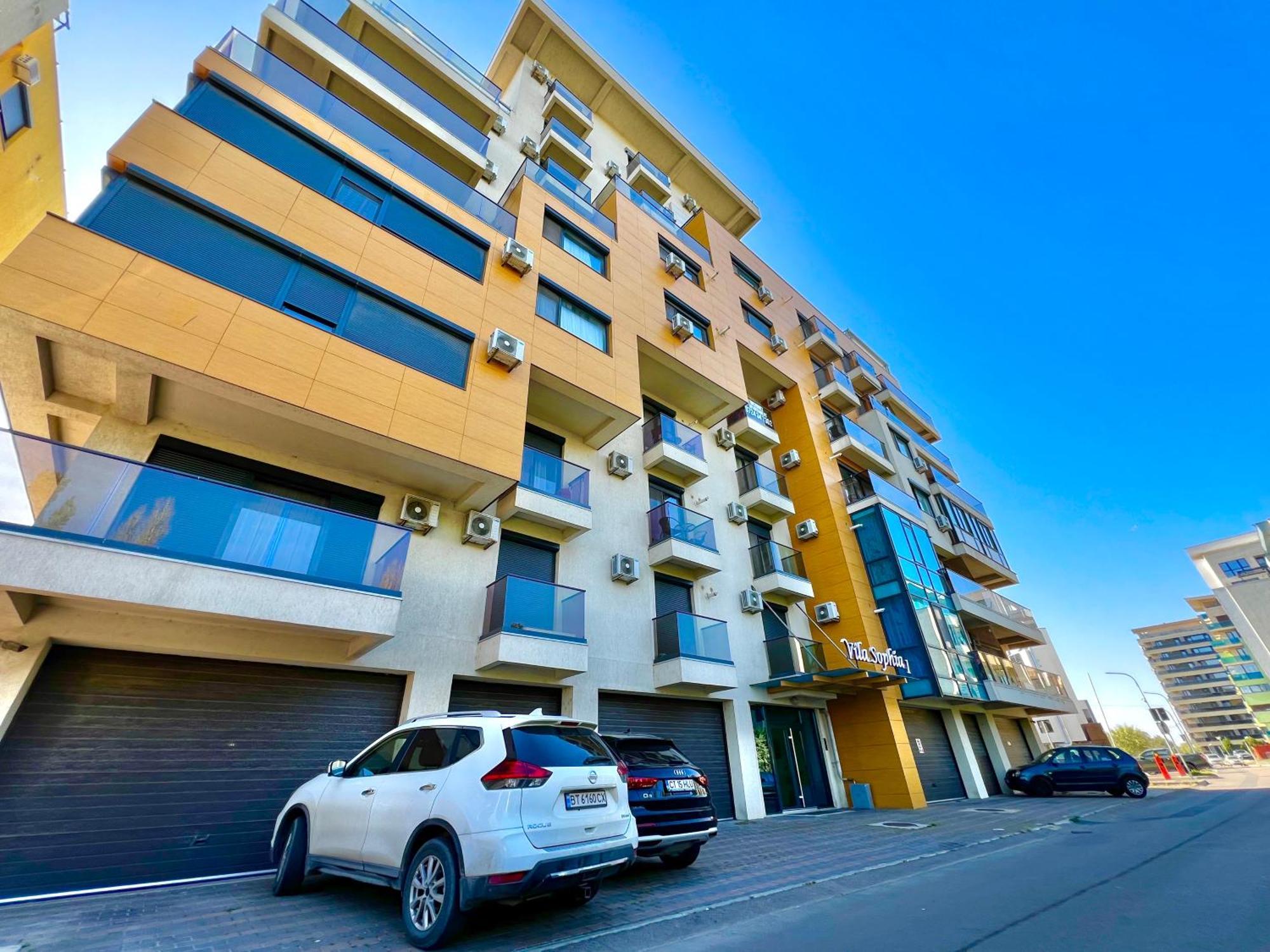 Sophia Lake View Suite Mamaia Exteriör bild
